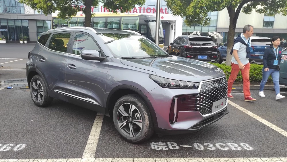 Обновленный Chery Tiggo 4 сбоку спереди