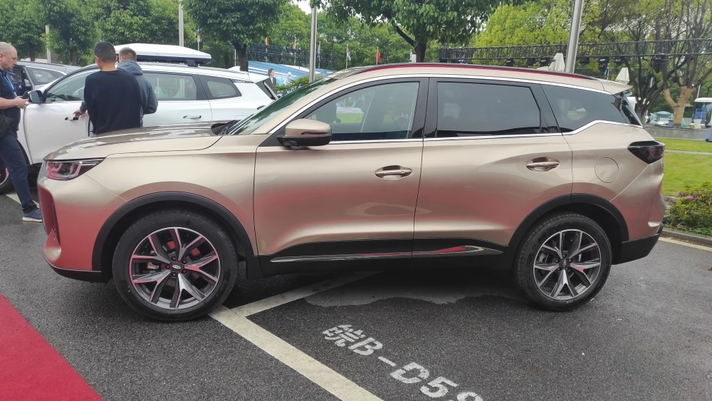 Обновленный Chery Tiggo 7 сбоку