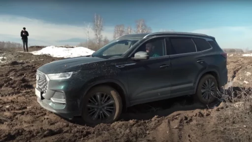 обновленный Chery Tiggo 8 Pro Max полный привод проблема прошивка сбоку спереди
