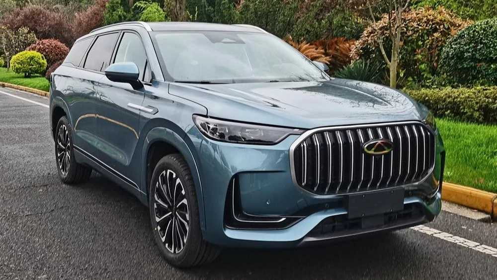 Кроссовер Chery Tiggo 9 C-DM сбоку спереди