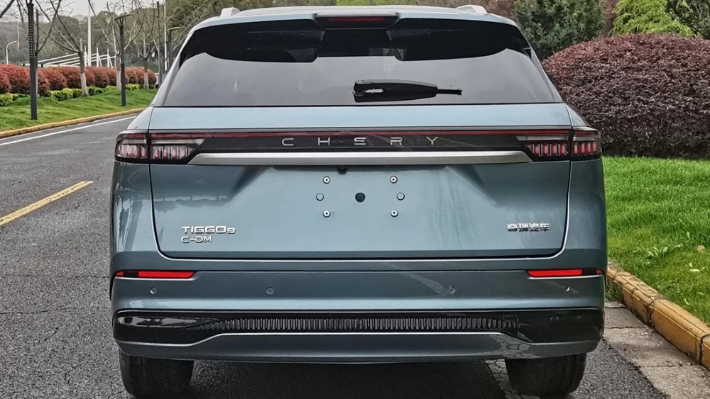 Кроссовер Chery Tiggo 9 C-DM сбоку сзади