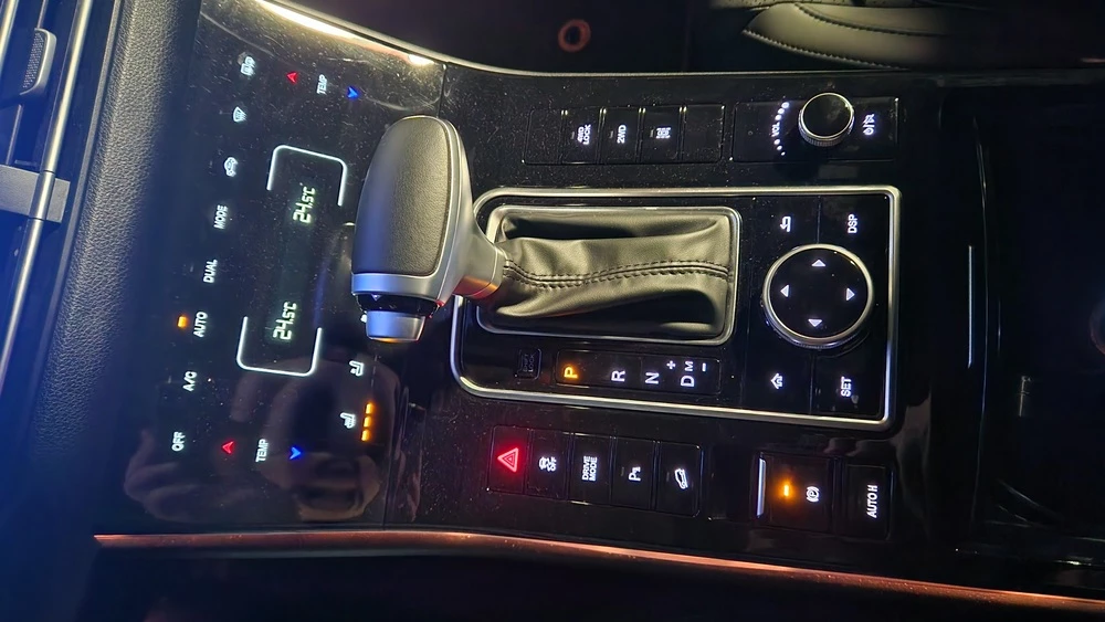 DFSK ix7 салон интерьер центральный тоннель селектор подсветка вечерняя