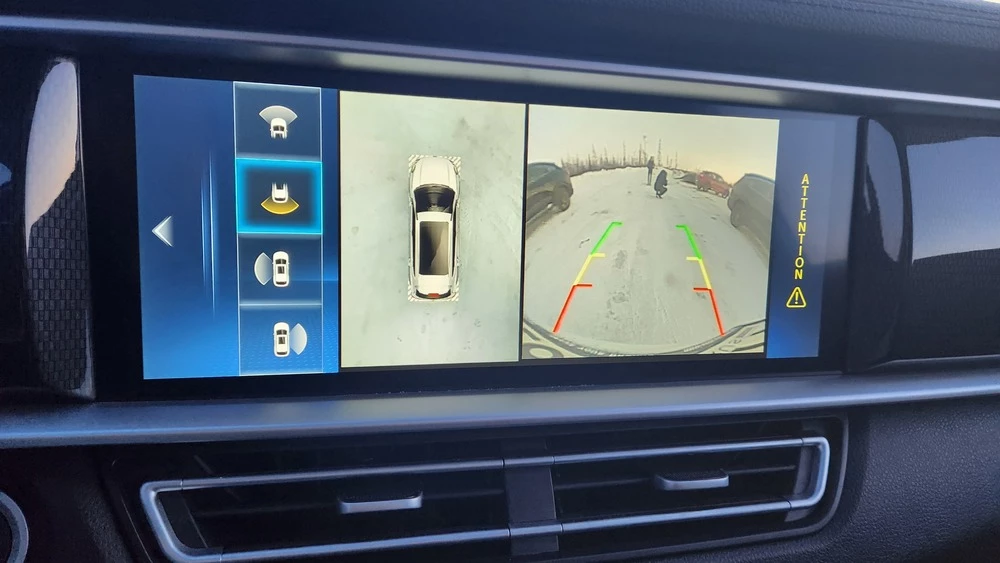 DFSK ix7 салон интерьер первый ряд медиасистема мультимедиа камера заднего вида