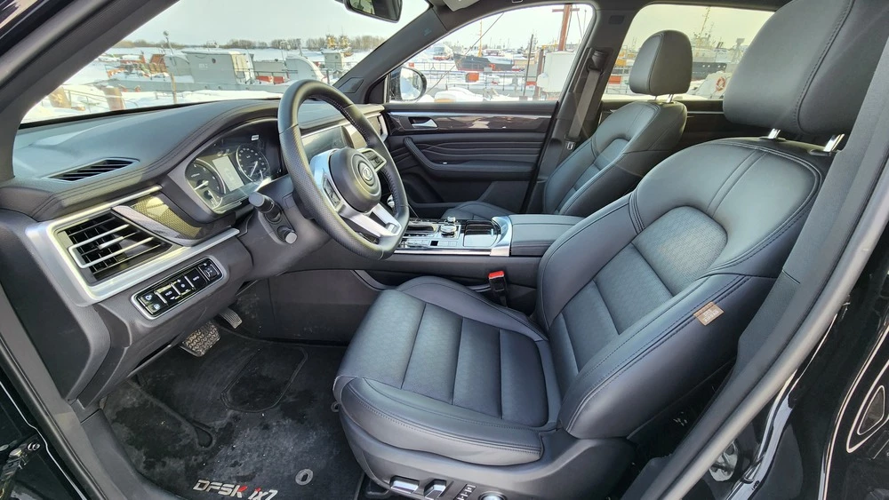 DFSK ix7 салон интерьер первый ряд сидений