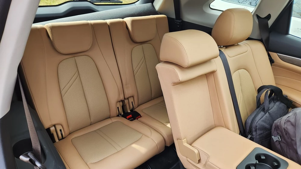 Гибридный кроссовер Evolute i-Space салон интерьер сиденья третий ряд