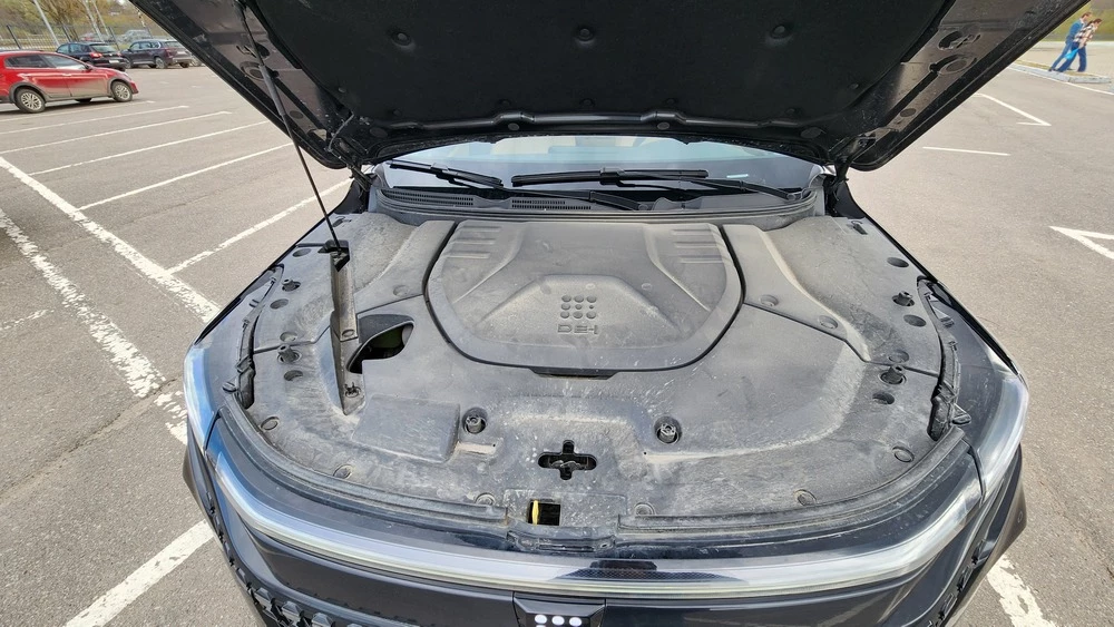 Гибридный кроссовер Evolute i-Space капот двигатель мотор