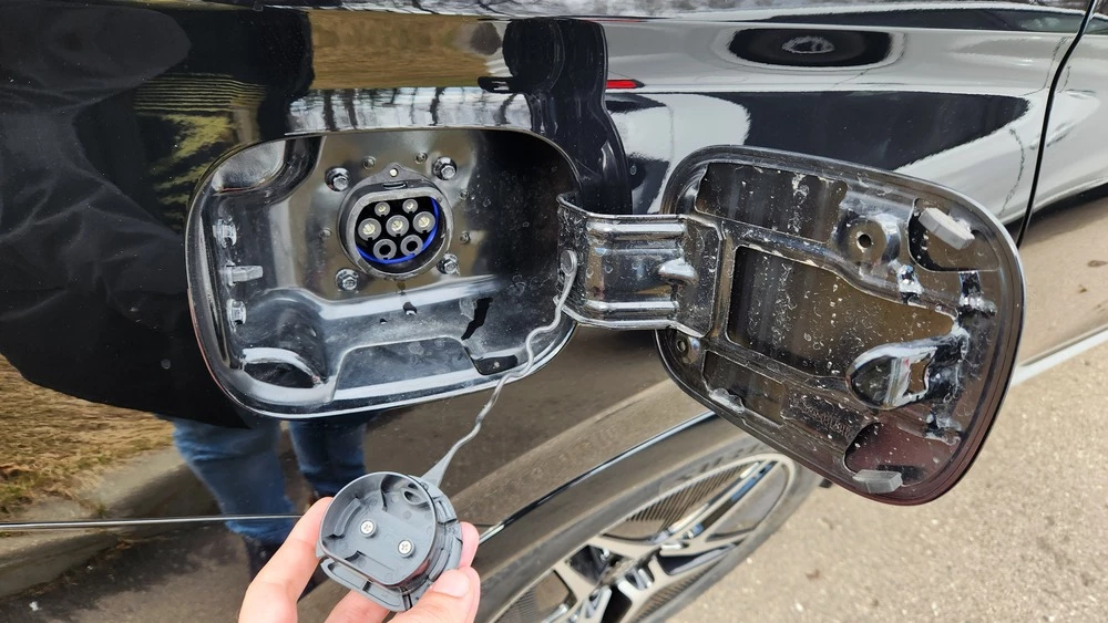 Гибридный кроссовер Evolute i-Space зарядка гнездо