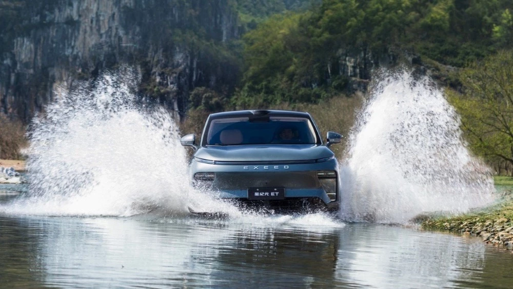 Exlantix ET бездорожье брод в динамике спереди