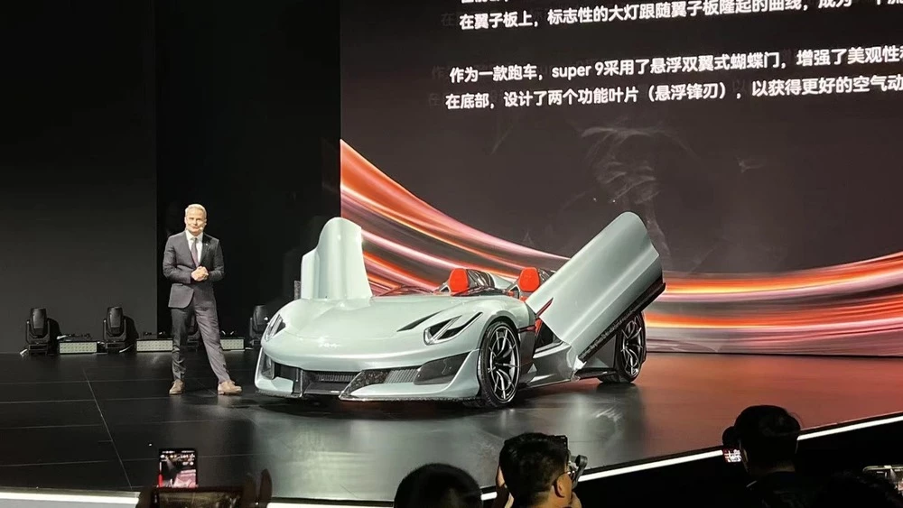 FangChengBao Super 9 сбоку спереди презентация