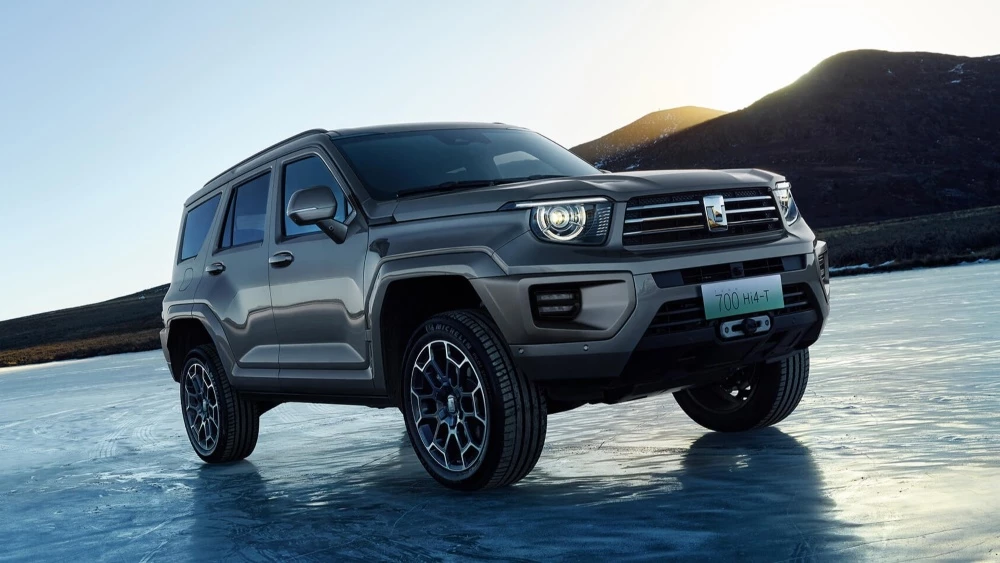 tank 700 hi4-t спереди сбоку