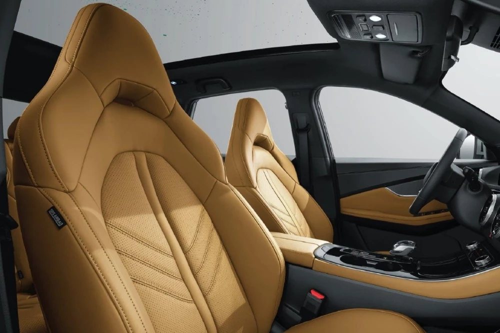 кроссовер Forthing T5 EVO интерьер отделка песочный цвет