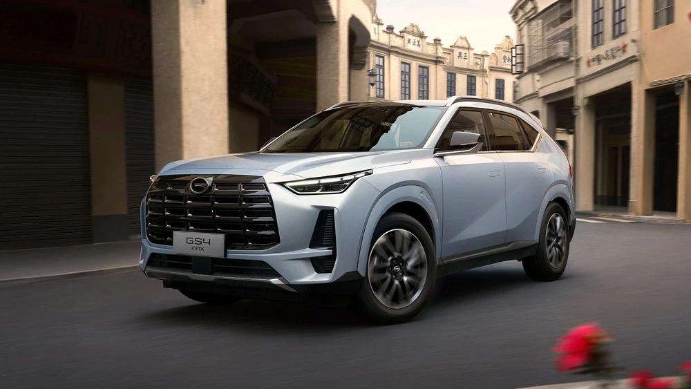 GAC GS4 Max вышел на рынок сразу со скидками. Кроссовер привезут в Россию GAC GS4 Max спереди сбоку