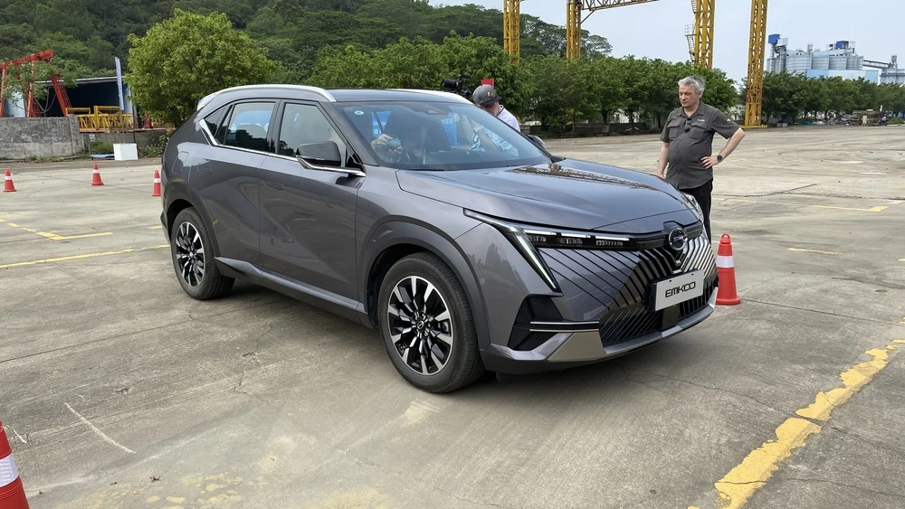 GAC Emkoo спереди сбоку