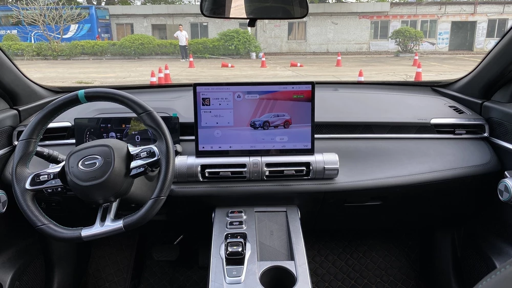 GAC Emkoo салон интерьер первый ряд