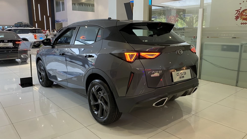GAC GS3 сзади сбоку у дилера в китае