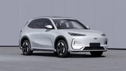 Geely Galaxy E5 сбоку спереди