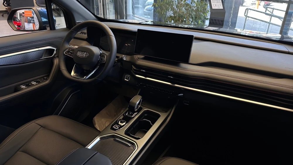 Geely Okavango в автосалоне новый купить Ааа моторс ростов салон интерьер