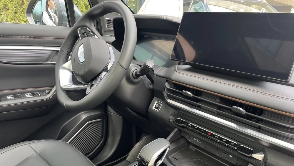 Geely Okavango в Казахстане салон интерьер