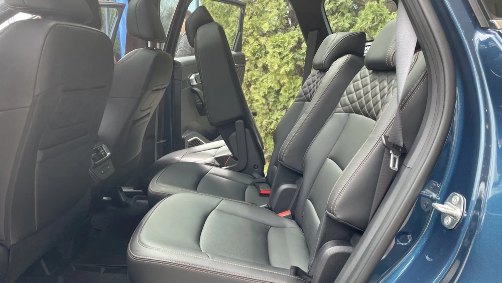 Geely Okavango в Казахстане салон интерьер второй ряд сидений
