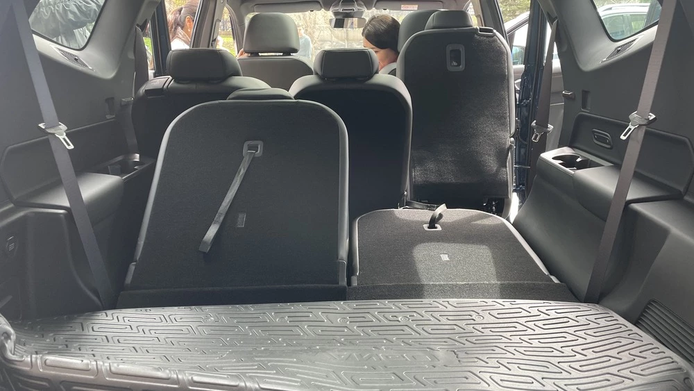 Geely Okavango в Казахстане салон интерьер третий ряд сидений багажник
