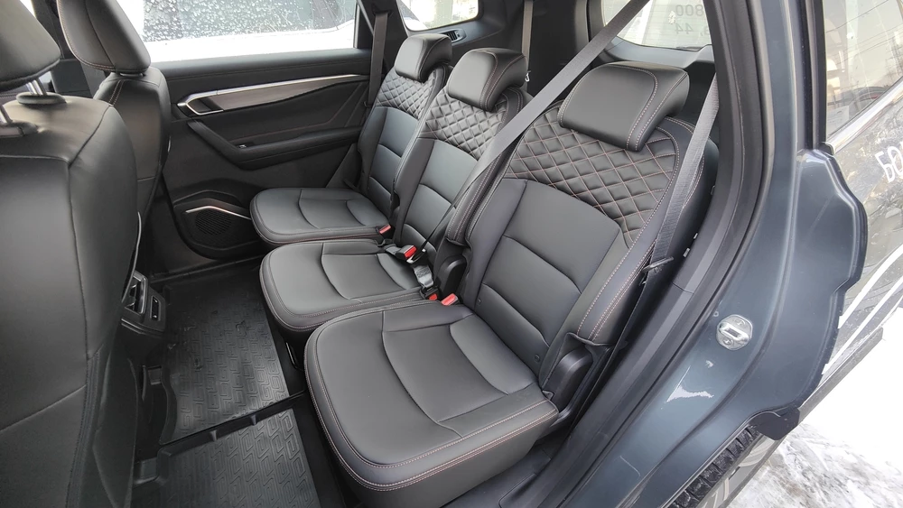 Geely Okavango салон интерьер сиденья второй ряд