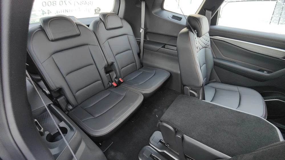 Geely Okavango салон интерьер сиденья третий ряд