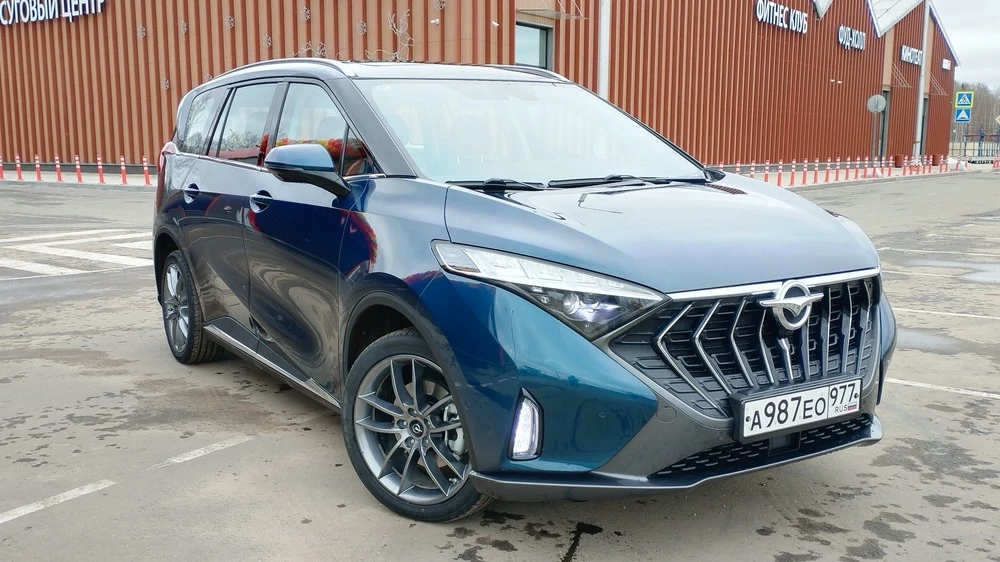 минивэн Haima 7x тест сбоку спереди