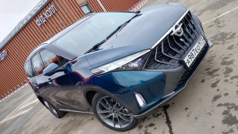 минивэн Haima 7x тест сбоку спереди