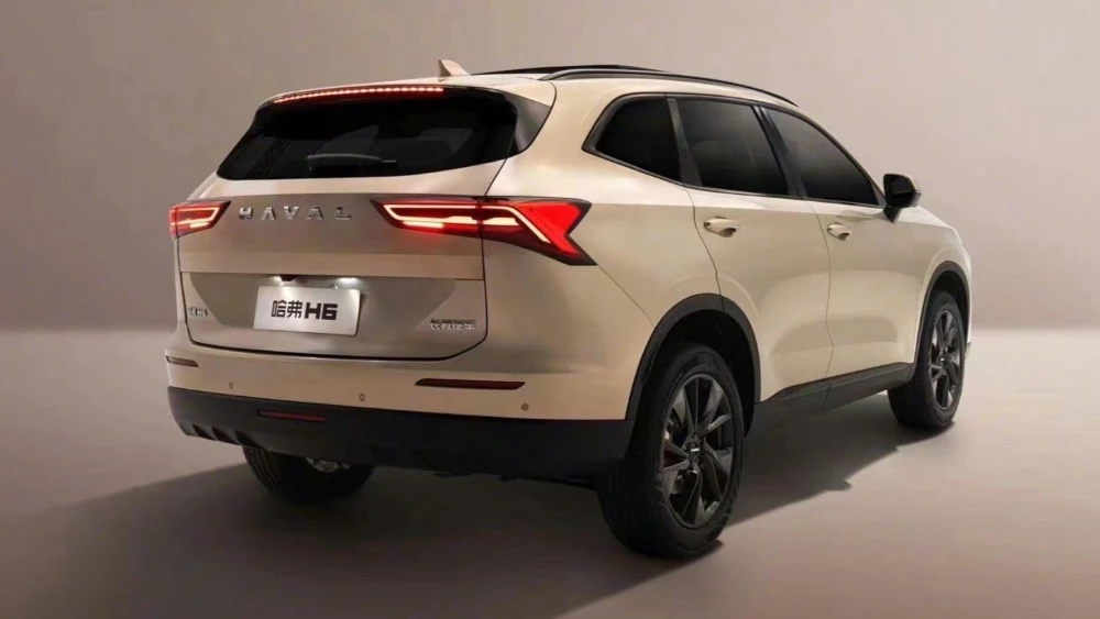 Haval H6 сбоку сзади