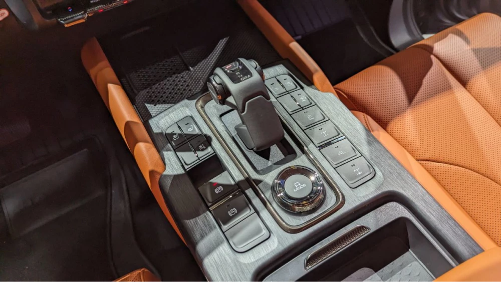 haval h9 второго поколения новый салон оранжевый чёрный центральный тоннель