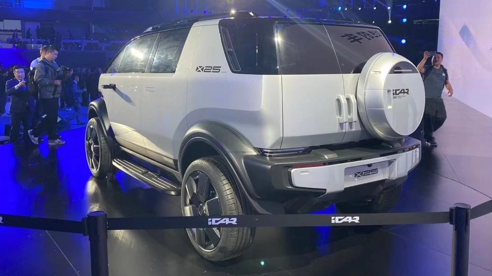 Концептуальный кроссвэн iCar X25 сзади сбоку