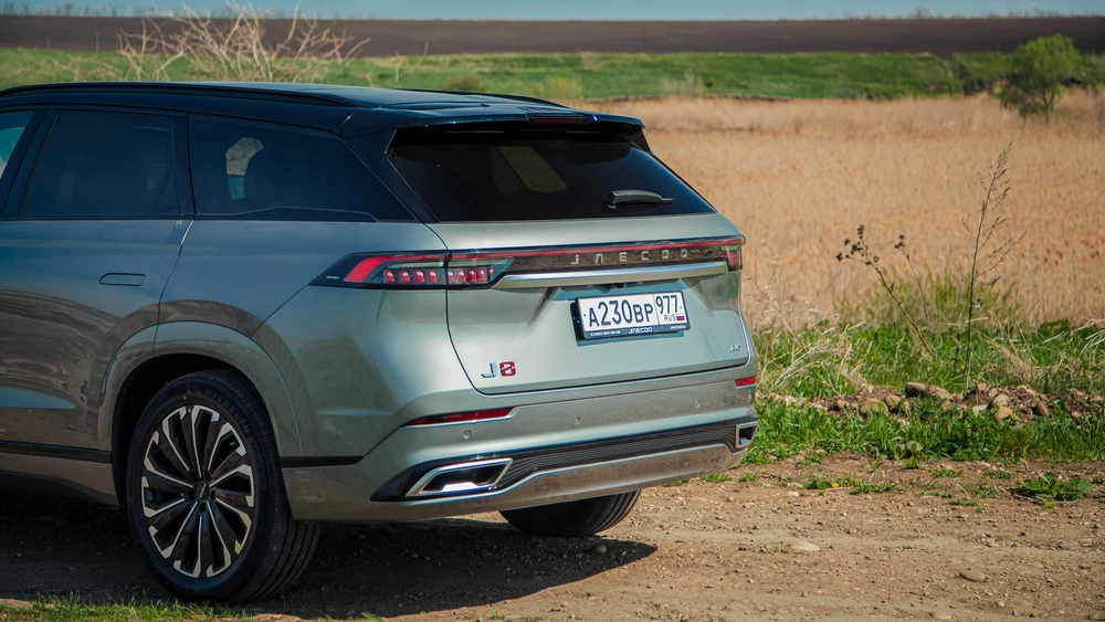 Jaecoo J8 тест сбоку сзади