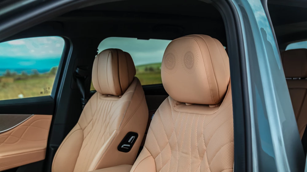 Jaecoo J8 салон интерьер первый ряд сиденья