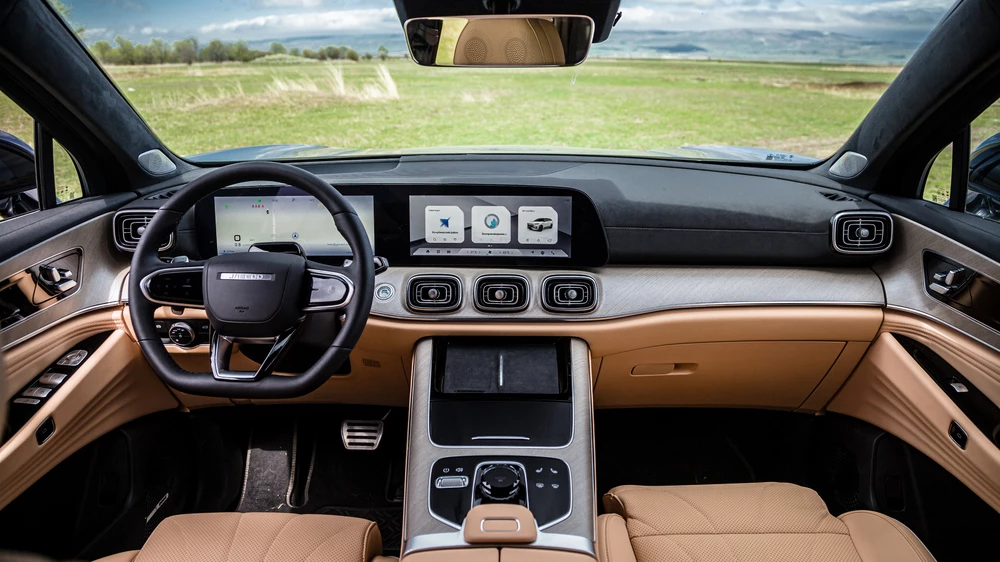 Jaecoo J8 салон интерьер первый ряд