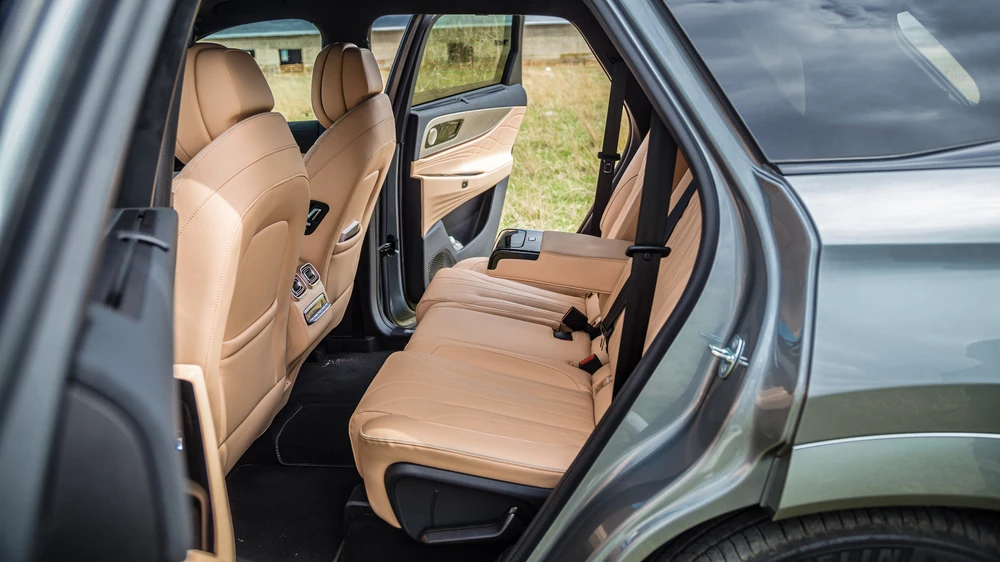 Jaecoo J8 салон интерьер сиденья второй ряд