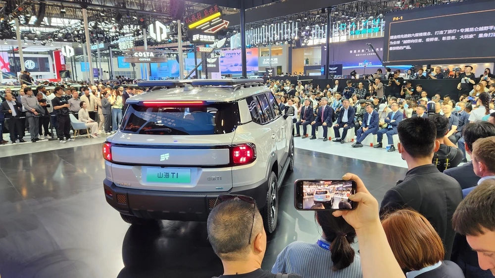 Jetour на пекинском автосалоне T1 презентация сбоку сзади