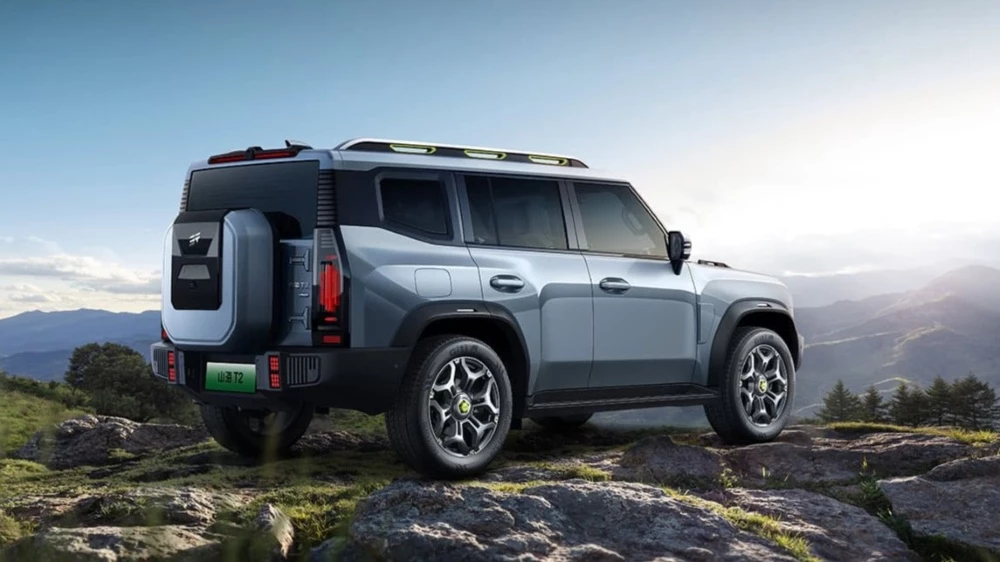 Гибридный кроссовер Jetour Shanhai T2 сбоку сзади