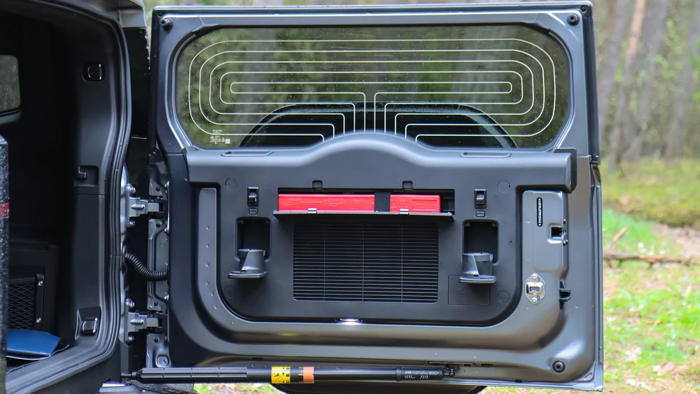 Внедорожник Jetour T2 в Беларуси салон интерьер задняя дверь