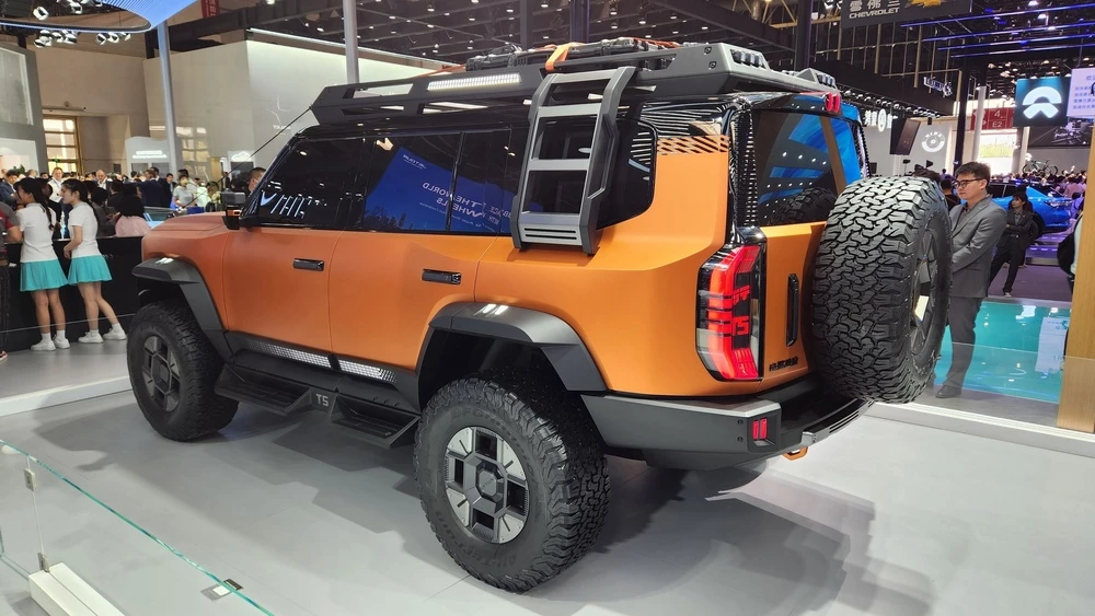 Jetour на пекинском автосалоне T5 презентация сбоку сзади