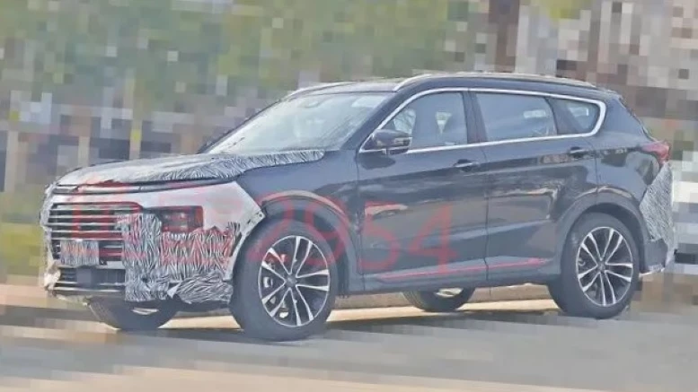 В Китае заметили обновленный Jetour X70 Plus. Через год этот кроссовер ждут в России Обновленный кроссовер Jetour X70 Plus в Китае сбоку спереди