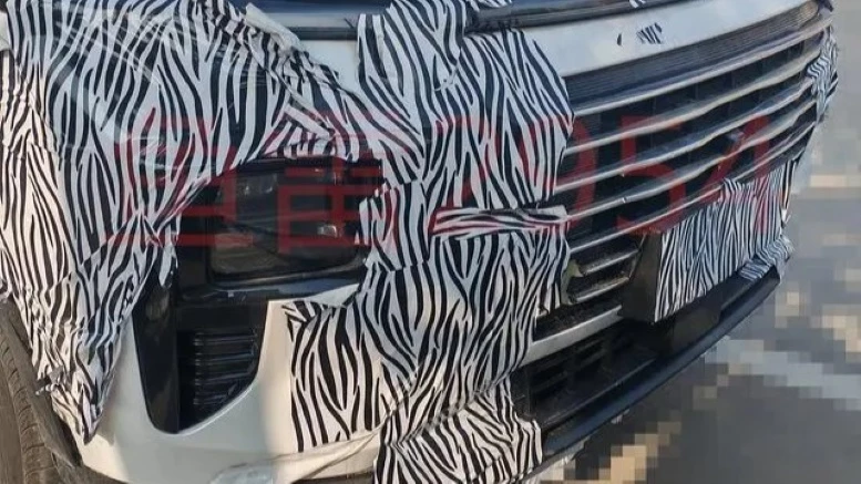 Обновленный кроссовер Jetour X70 Plus в Китае спереди фары решетка