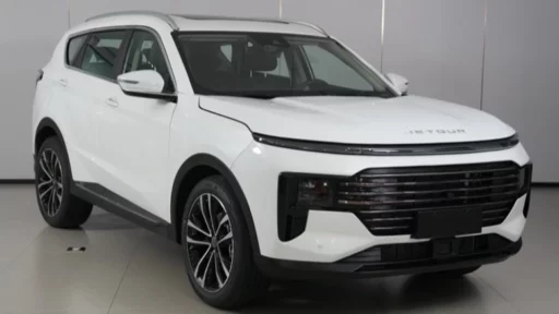 Обновленный кроссовер Jetour X70 Plus сбоку спереди
