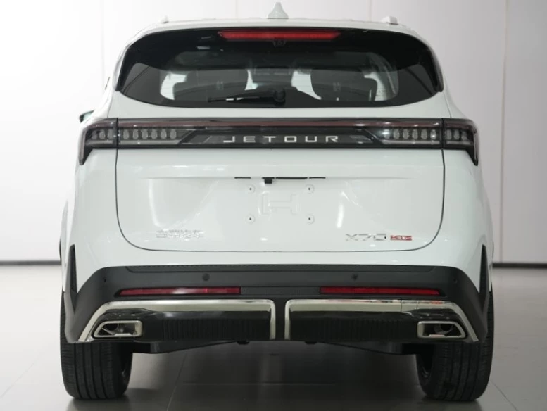 Обновленный кроссовер Jetour X70 Plus сзади