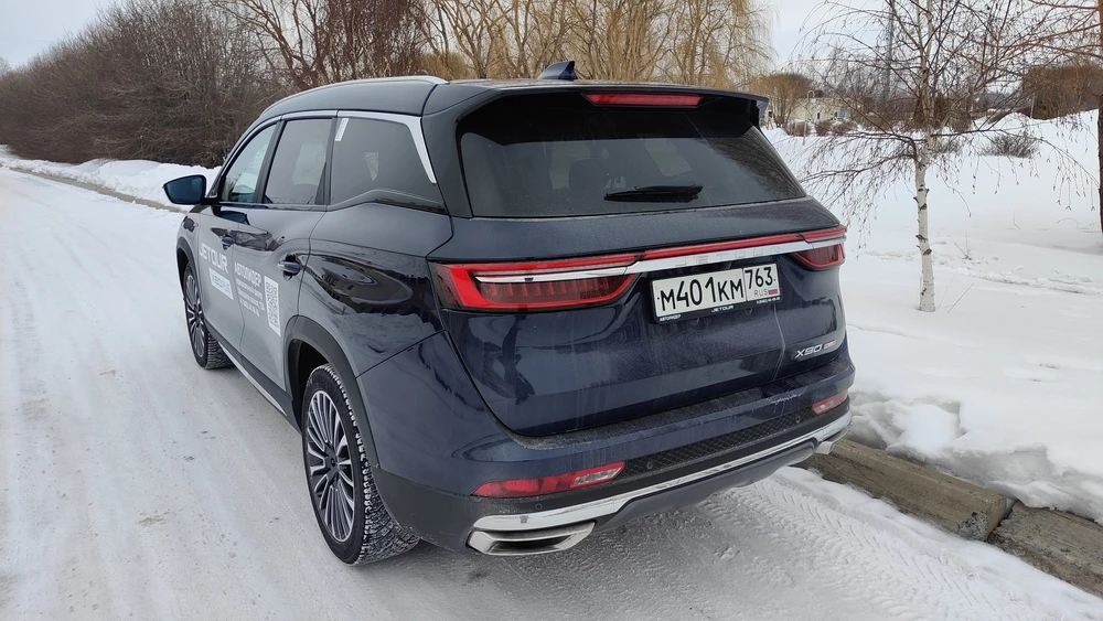 Jetour X90 Plus сбоку сзади