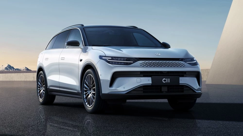 Leapmotor C11 REEV в Узбекистане последовательный гибрид сбоку спереди