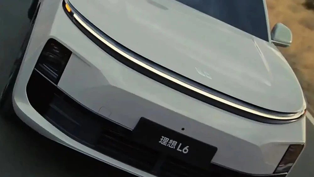 Кроссовер Li Auto L6 решетка спереди