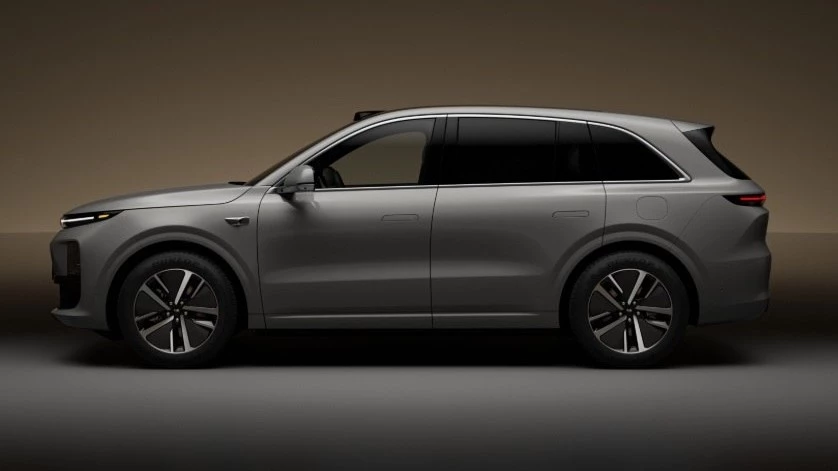 Кроссовер Li Auto L6 сбоку