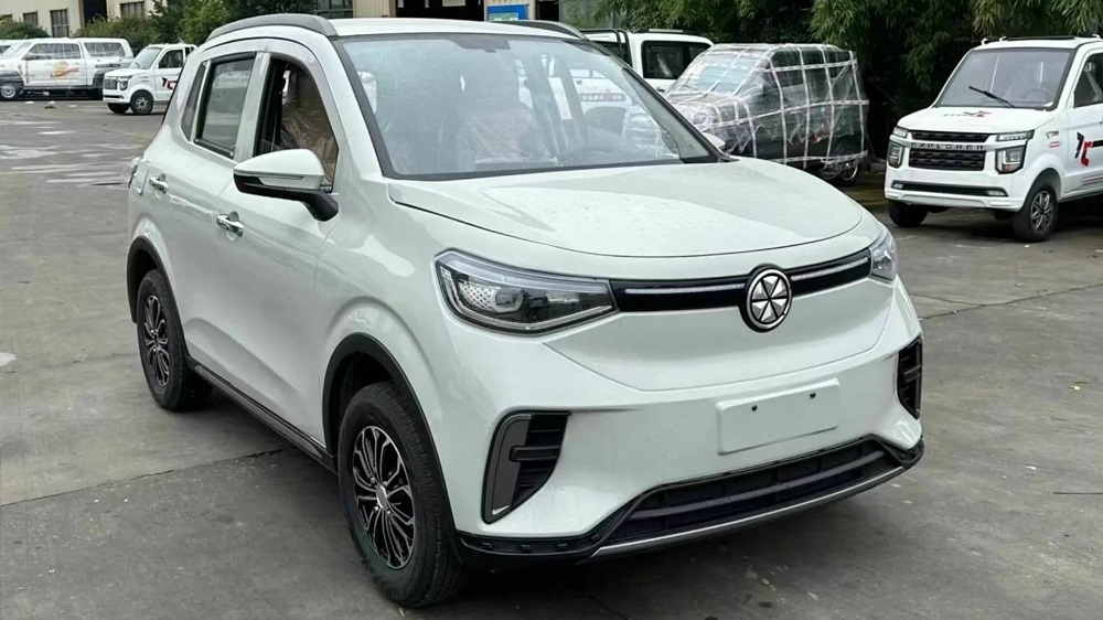 Реплика Mecides VW ID.4 сбоку спереди в Китае