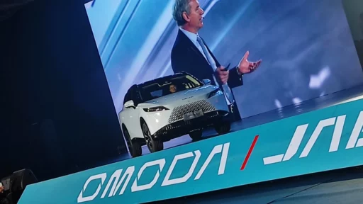 Omoda 7 презентация спереди сбоку
