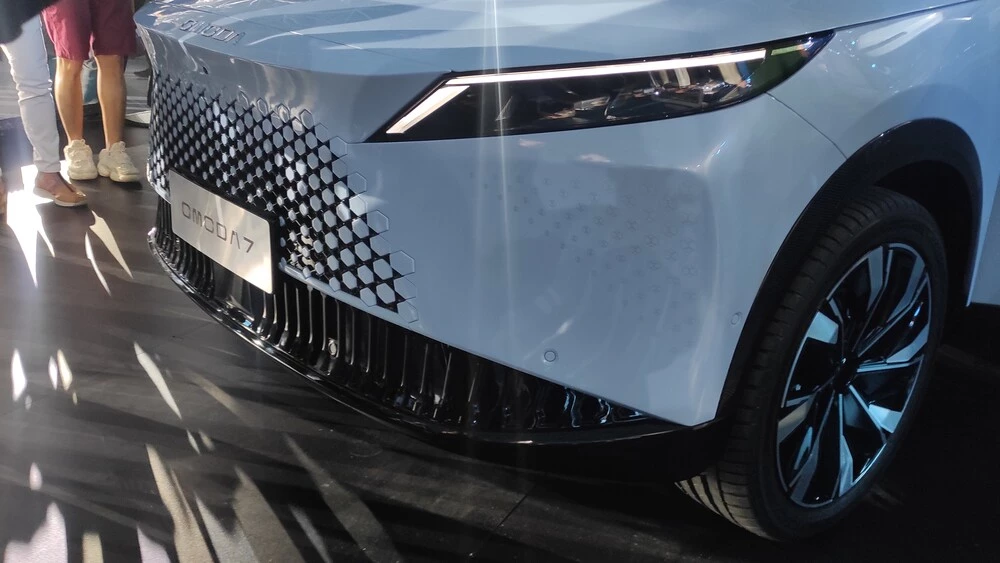 Omoda 7 презентация спереди решетка